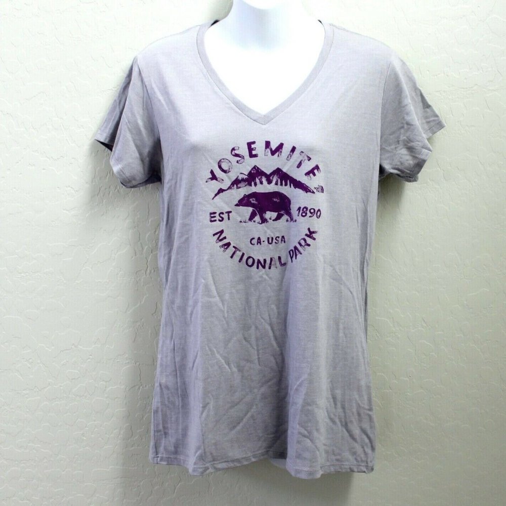 The North Face Camp Geo Yosemite V-Neck Tee Size M